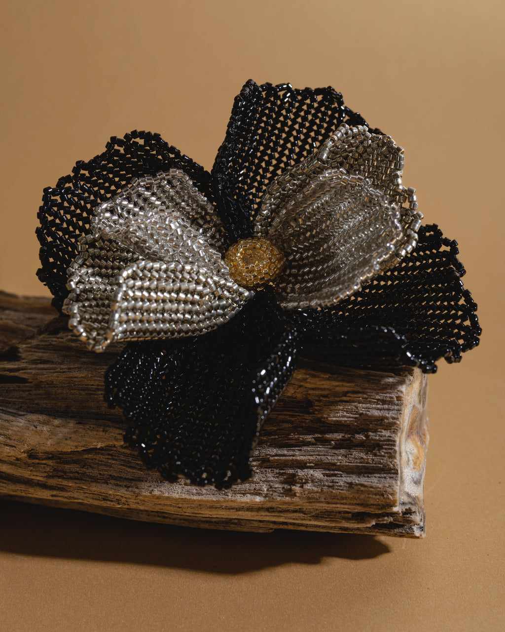 AMAPOLA BLACK PRENDEDOR